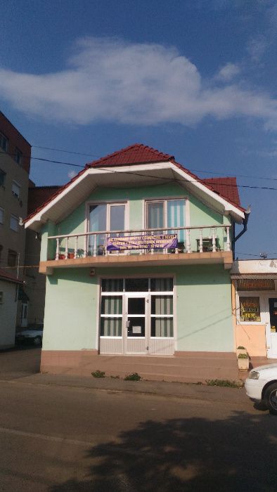 Spatiu comercial cu apartament de vanzare