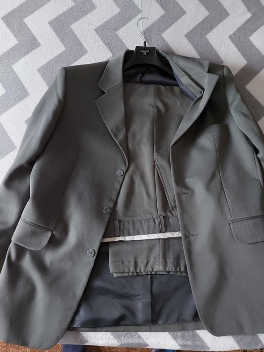 Vand costum barbatesc marimea 52