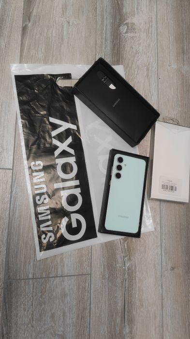 Samsung s 24 Fe 5G версия новый Самсунг с24 фе обмена нет