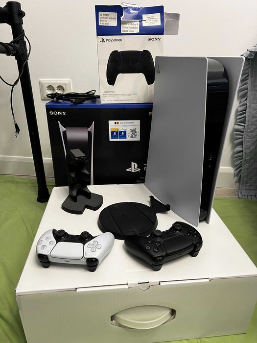 PS5 - PlayStation 5 Digital Edition 825GB + 2 manete + cutie