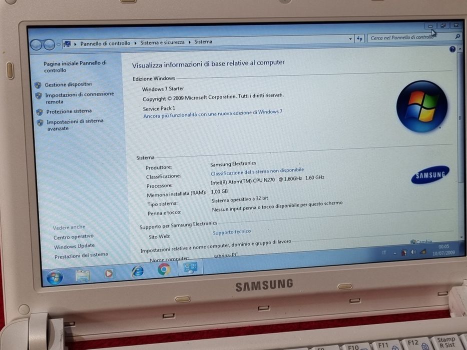 Laptop Samsung mini ,funcționează excelent doar la priza