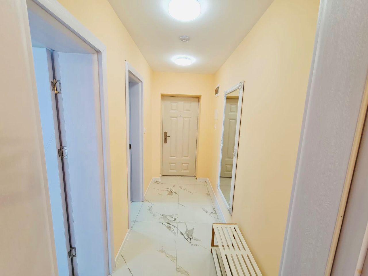 Дава се под наем Двустаен апартамент в Ямбол, Център - 56 кв.м за 306 € - Снимка #8