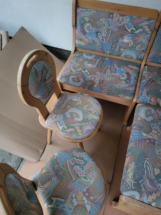 Coltar si doua scaune