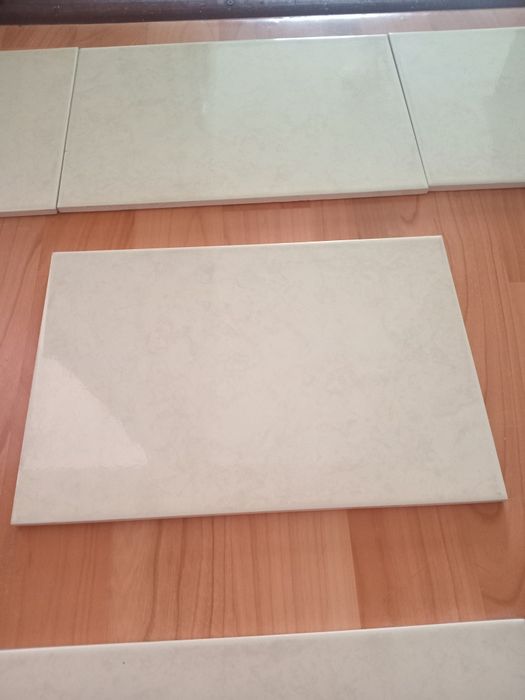 Кафель новый бежевый. 9 штук, размер 20×30
