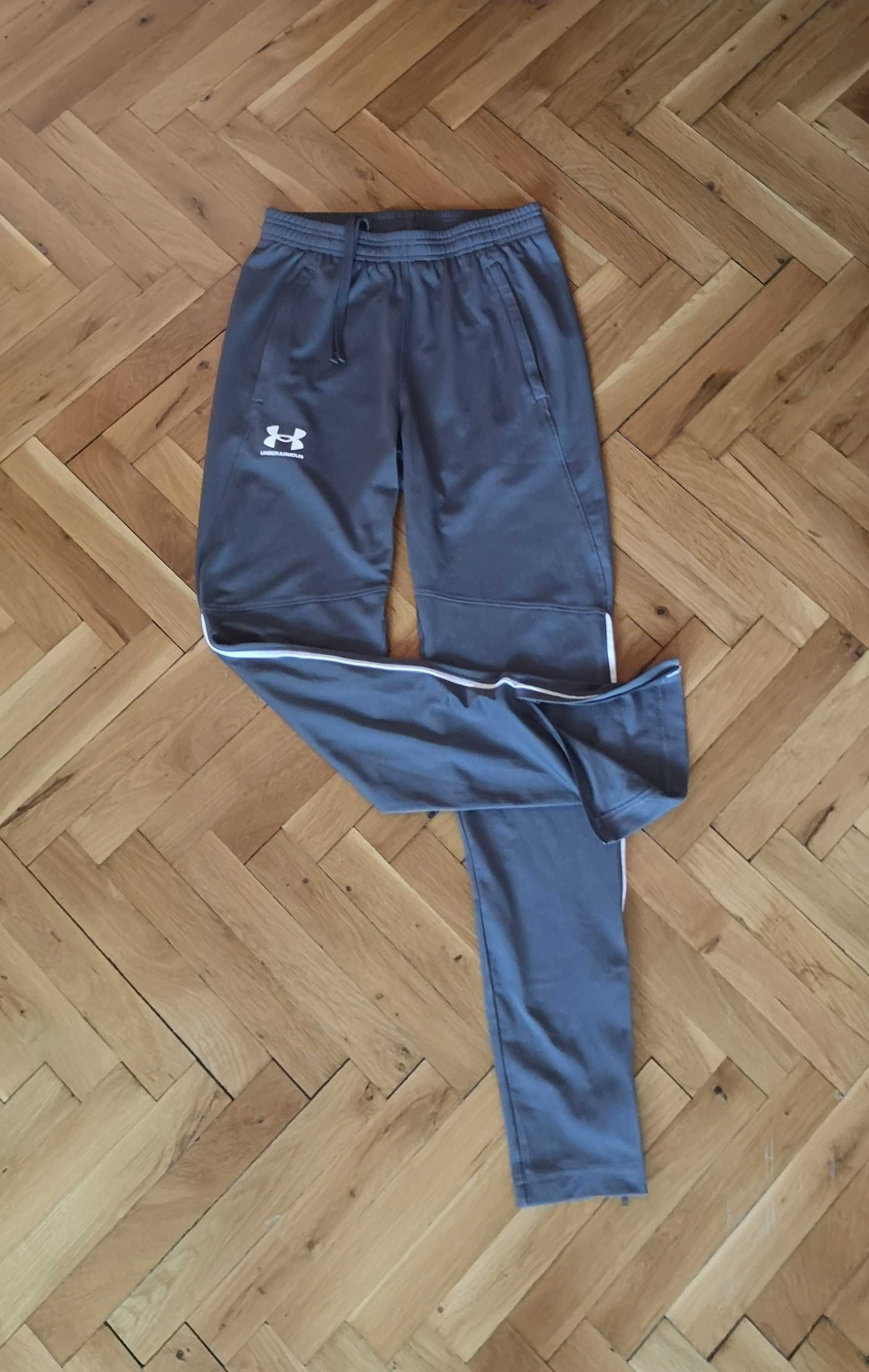 Оригинални мъжки долнища Under Armour размер S