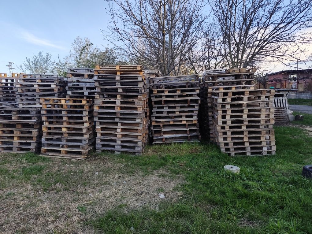 Продавам различен вид палети