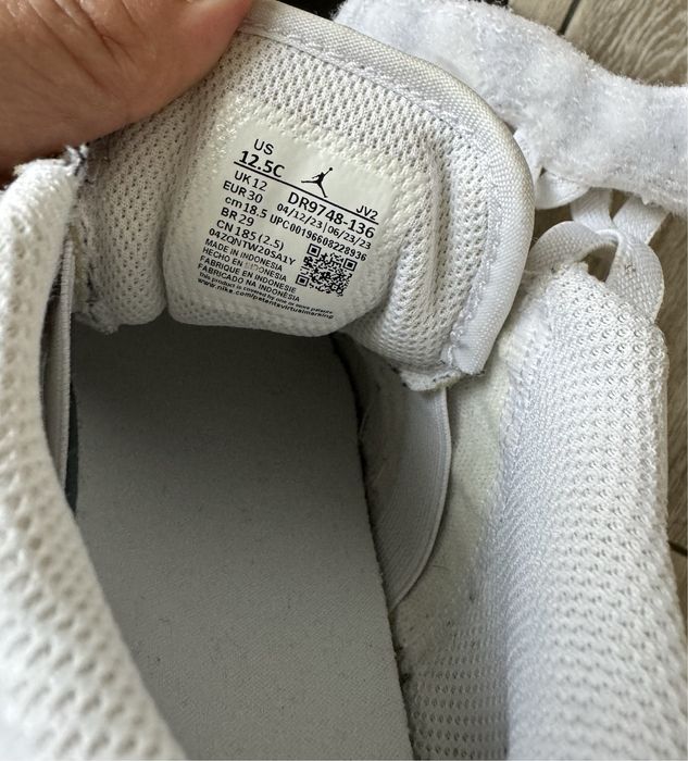 Adidasi  Nike Jordan 1 alt nr 30 impecabili