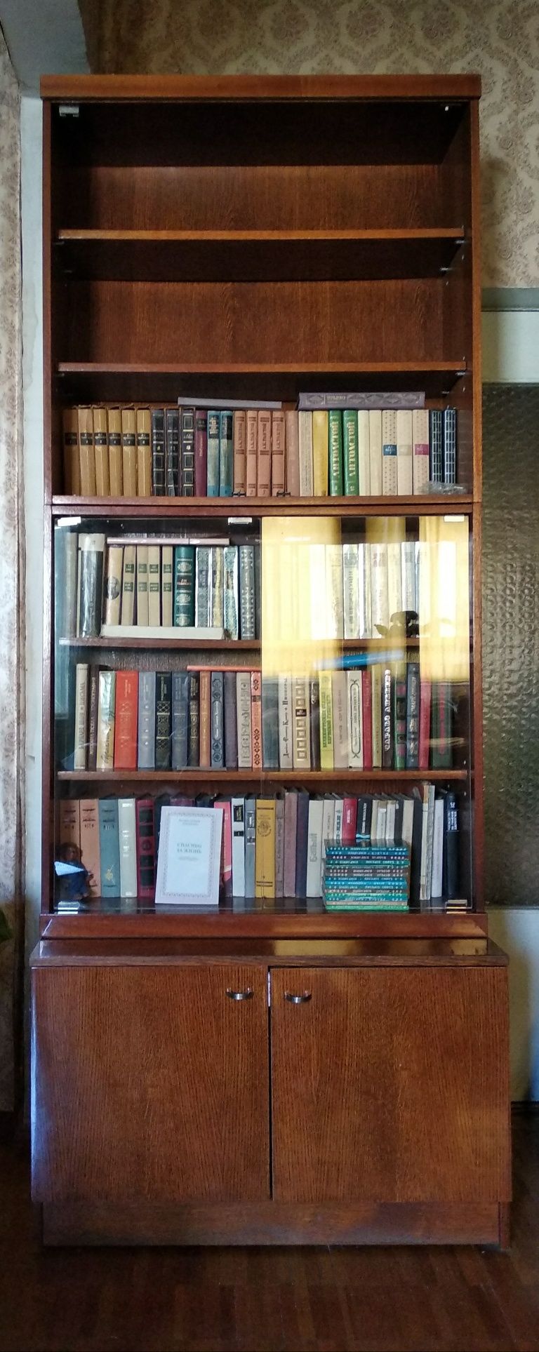 Продаются книжные шкафы