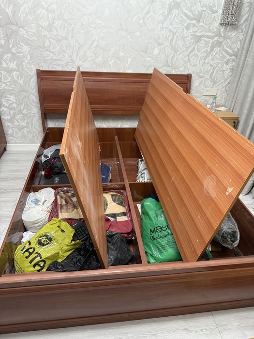 Двуспальная кровать