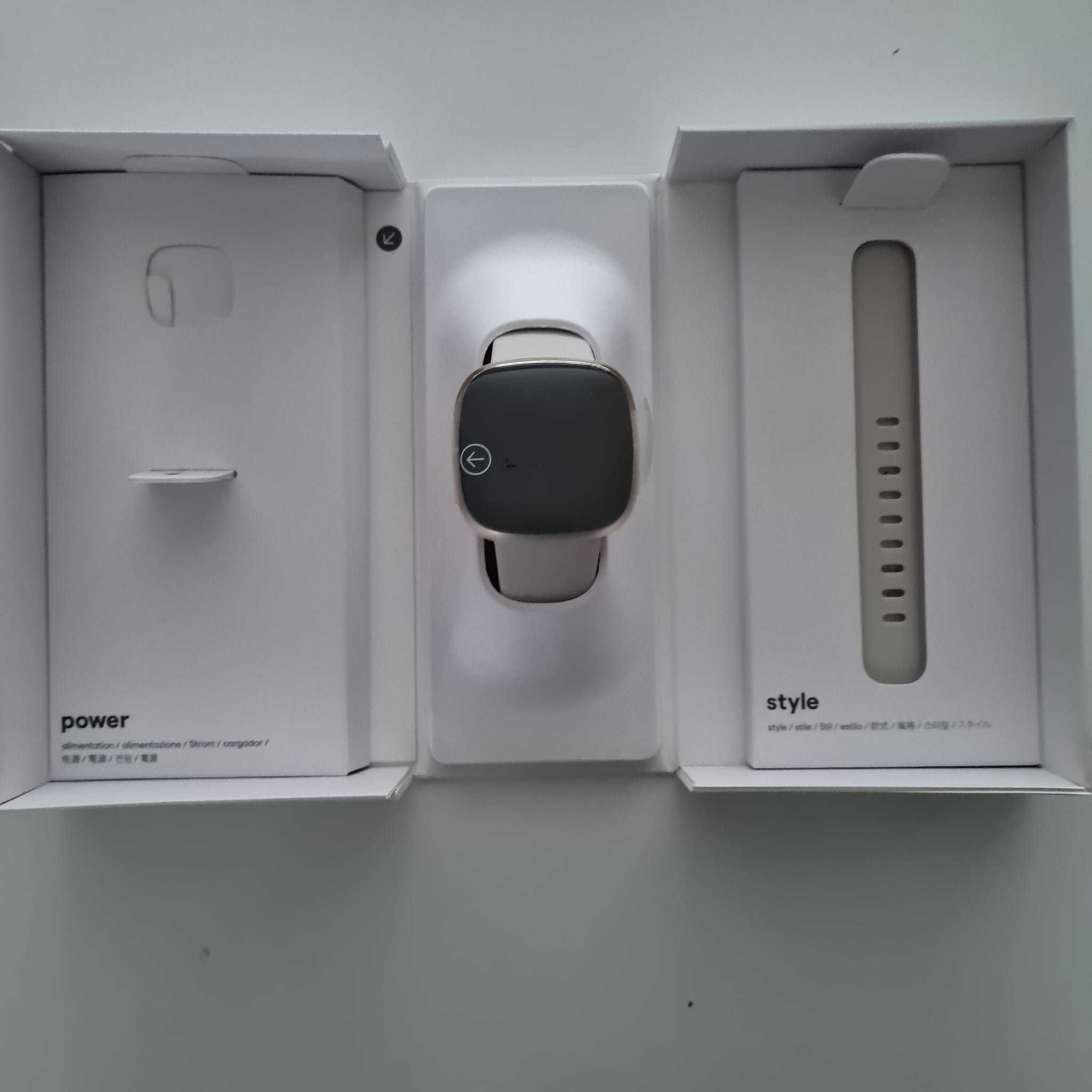 Smartwatch Fitbit Sense, Lunar White Soft Gold