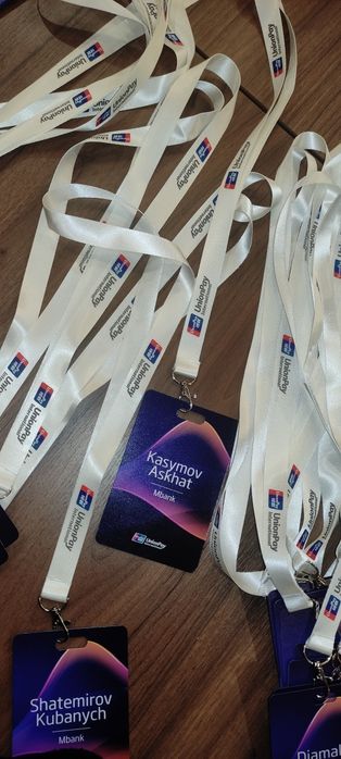 Кепки, футболки, шоперы, ленты, бейджики, блокнот,ручка, бокал