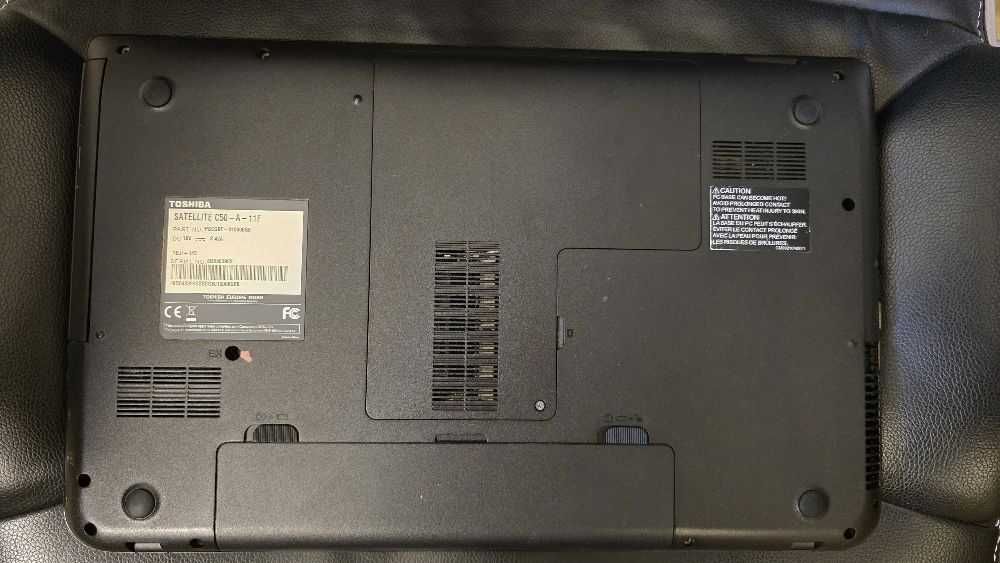Vand laptop Toshiba Satellite C50 -A-11F pentru piese