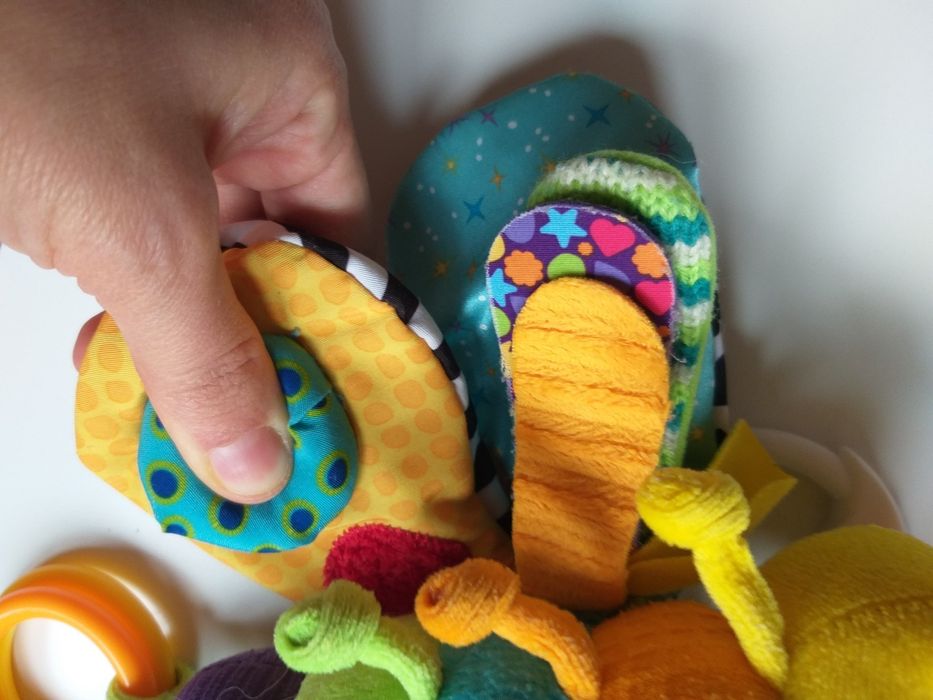 Set 3 jucarii premiate pentru bebelusi (0-18 luni)