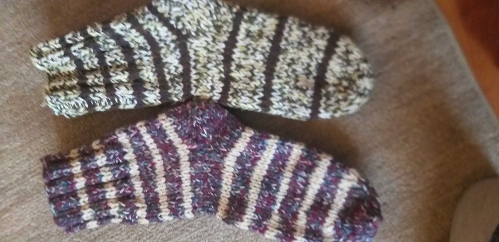 2 perechi de sosete tricotate manual