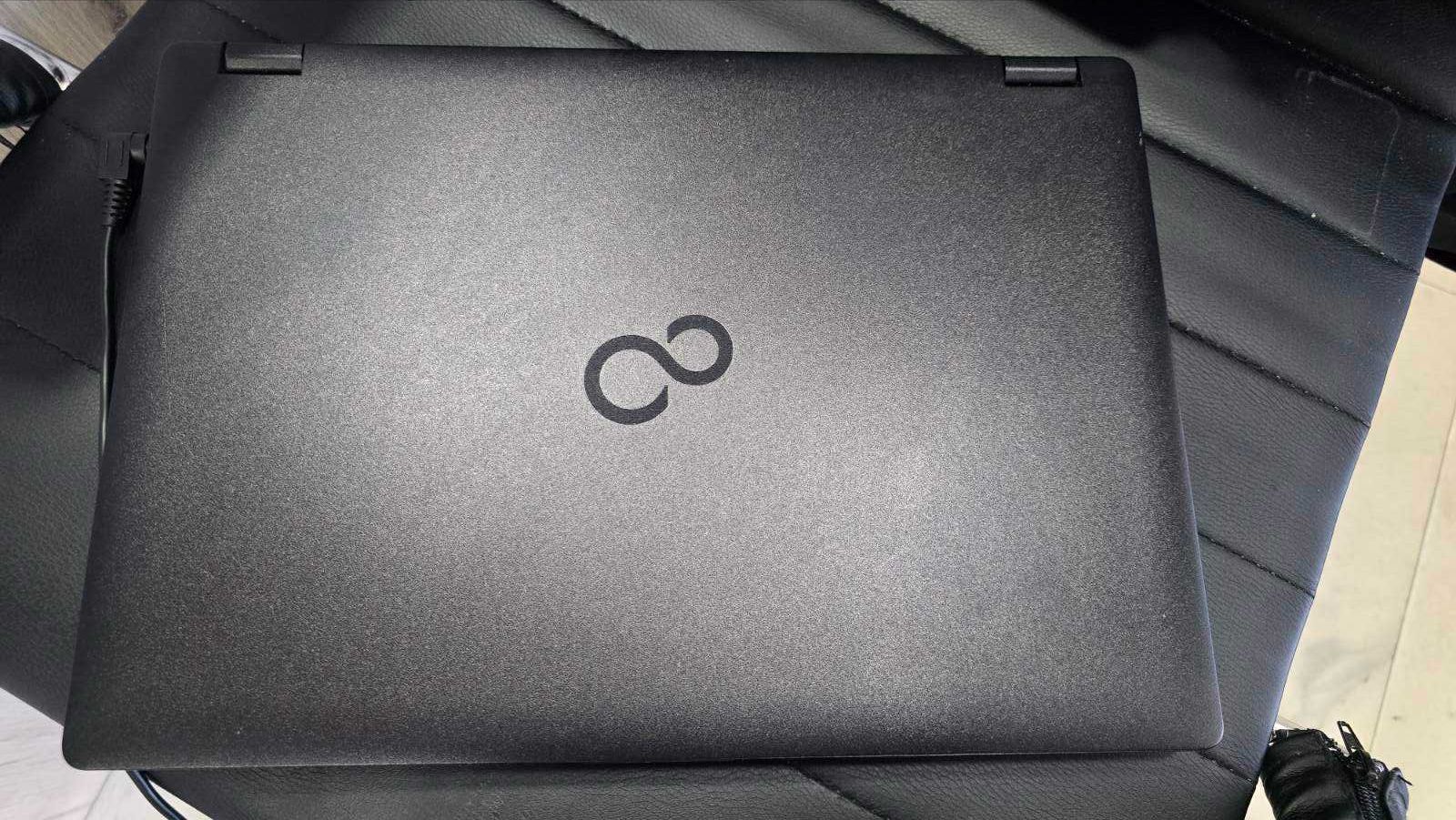 Лаптоп Fujitsu Lifebook E449