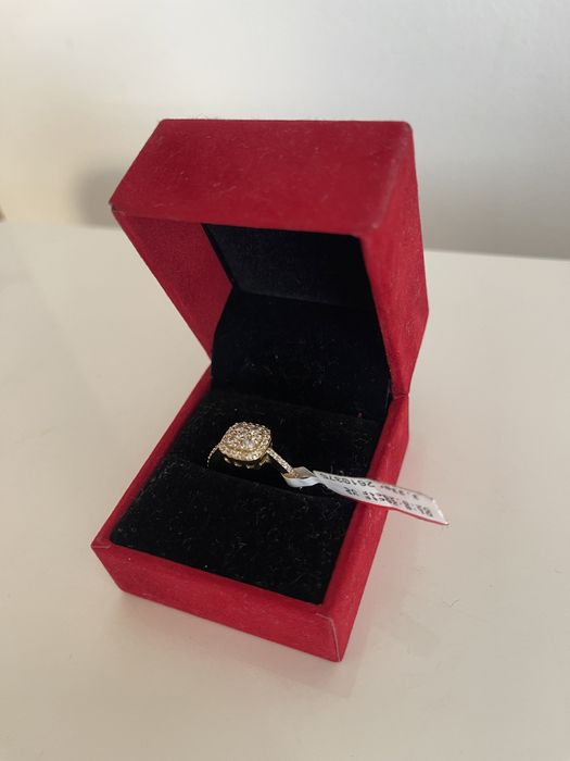 Inel cu diamante F VS aur18K , 3.33gr