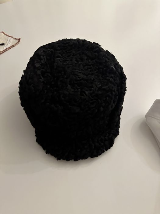 Продаю каракулевые шапки мужкю и женскую