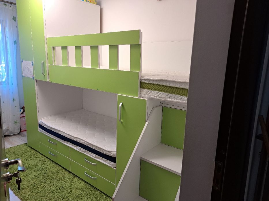 Mobila verde cu pat supraetajat