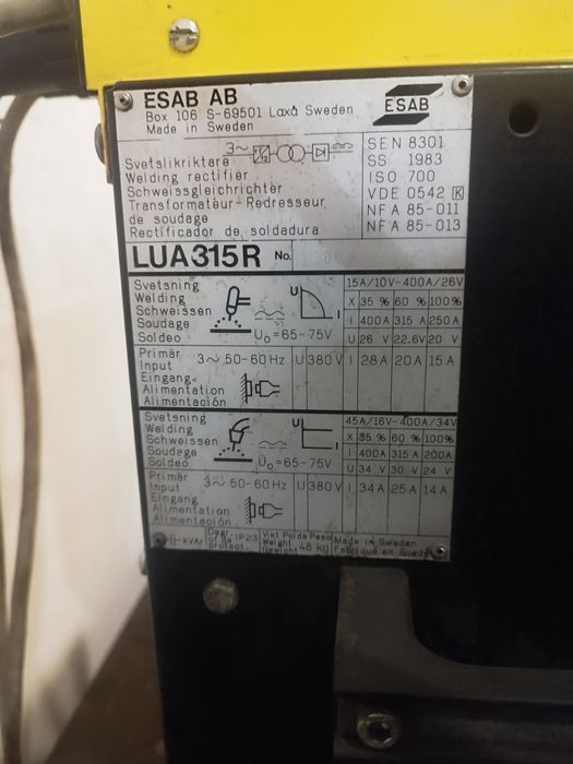 Заваръчен робот ABB IRB 2000 + източник ESAB A350