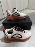 Vând: Nike Air Max 720