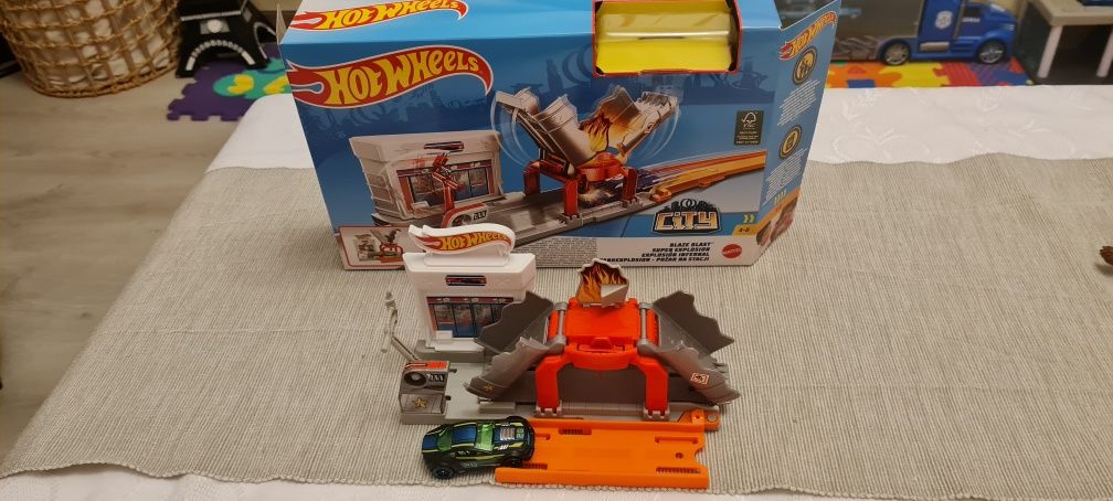 Писти Hot Wheels