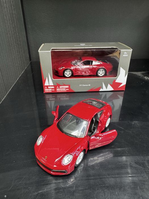 Оригинална Porsche 911 992 Turbo S кола модел Porsche Design