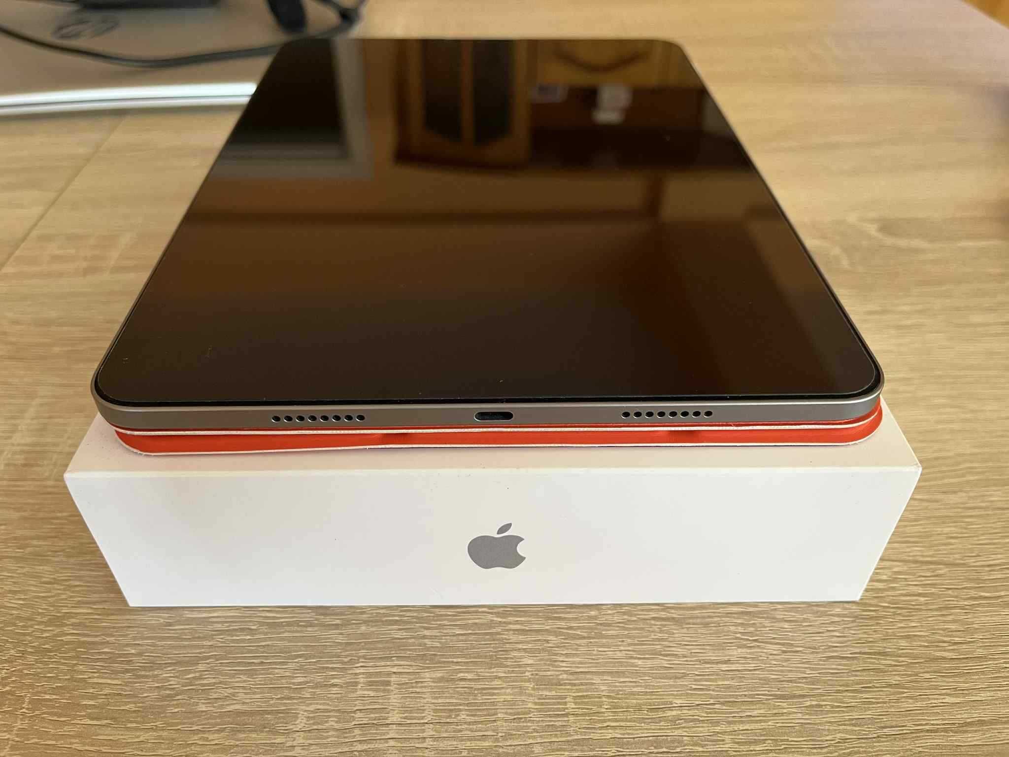 Продавам iPad Pro 4th Generation - Като нов! + Клавиатура и Писалка