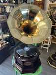 Gramofon mecanic din lemn