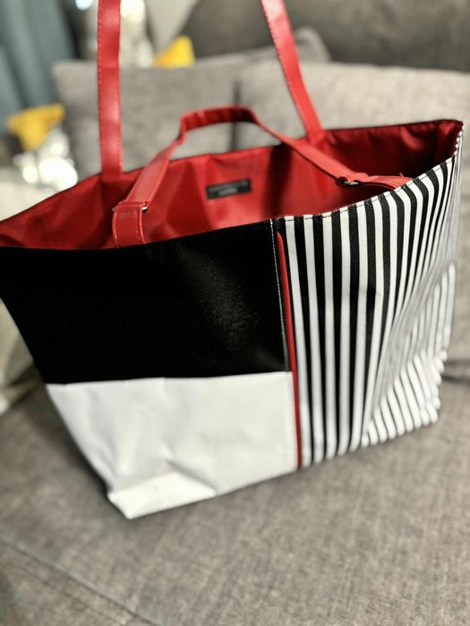 LANCÔME Чанта Lancome Красива черно-бяло-червена чанта.