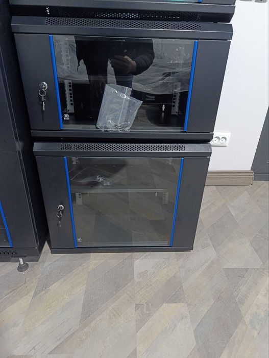 Shkaf tarmoq uchun 4U