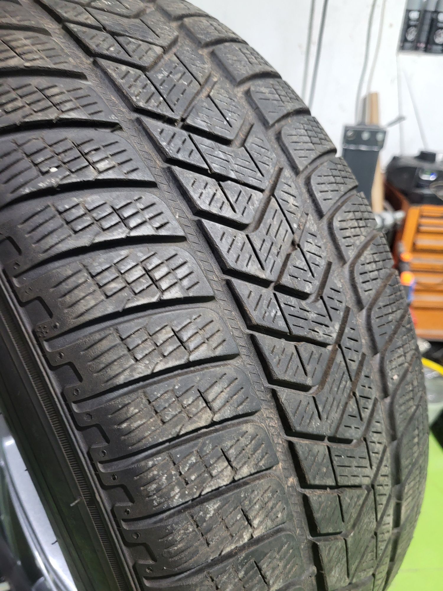 4 бр зимни 235/60/18 дот 22г Pirelli