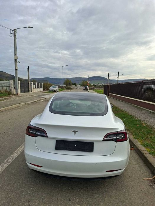 Tesla Model 3 Standard Range Plus 2020