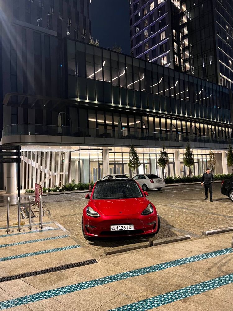продается TESLA MODEL-3