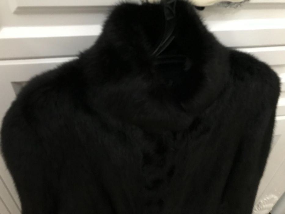 Продам 2 шубы б/у в отличном состоянии 42/44 размер