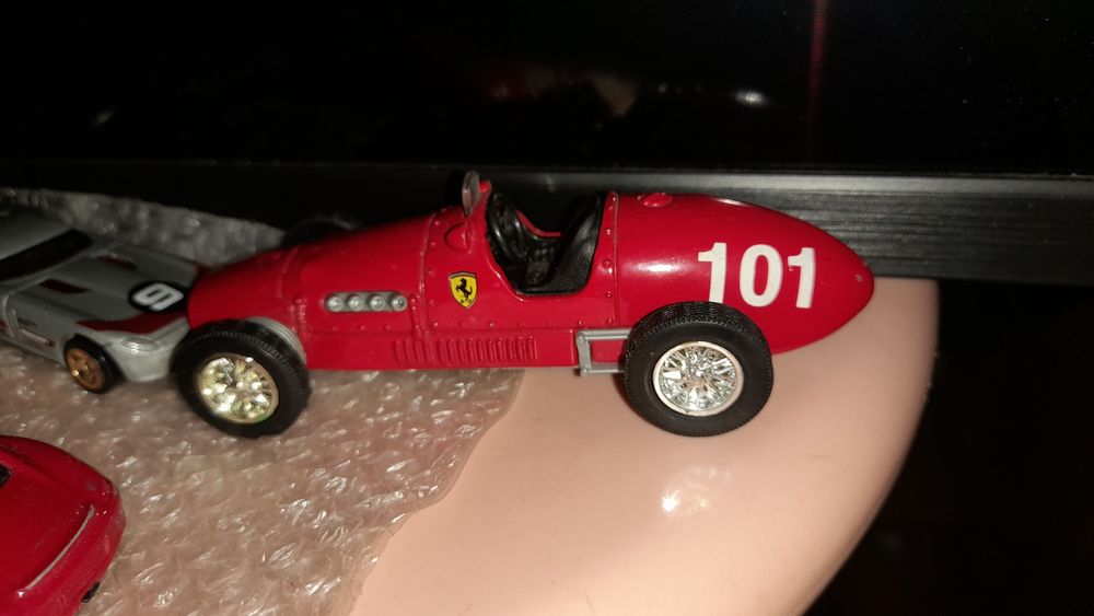 Колекция мащабни метални колички