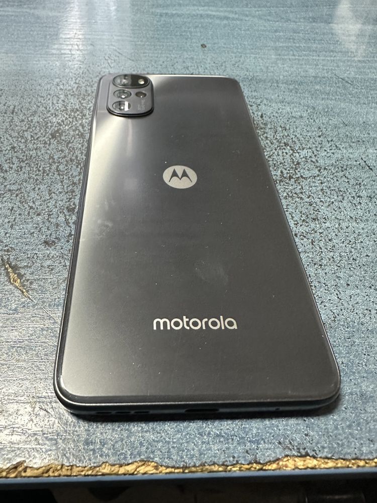 Motorola Moto G22 4/64 - на 6 месеца, перфектна