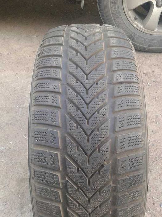 Продам ОДНУ шину 205/55 R16 "Vredestein SnowTrac 2" , всесезонная.
