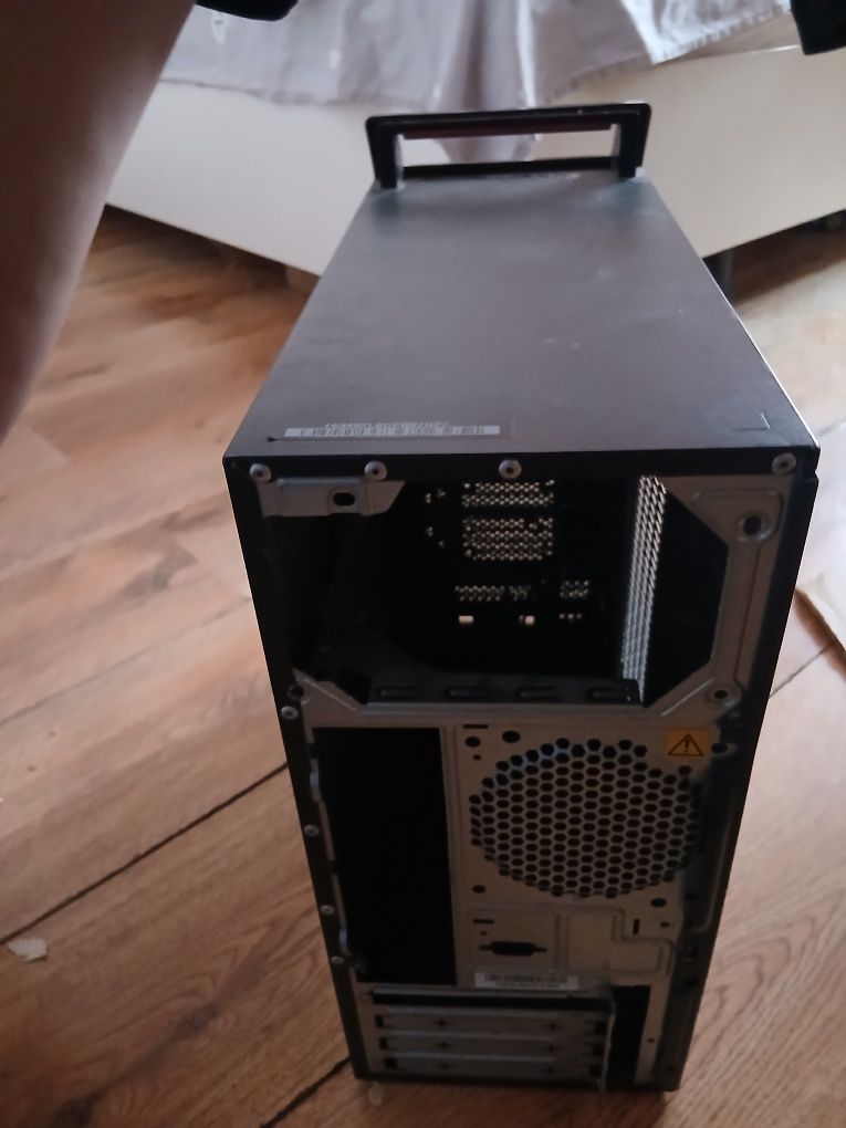 Carcasa lenovo puțin zgariata