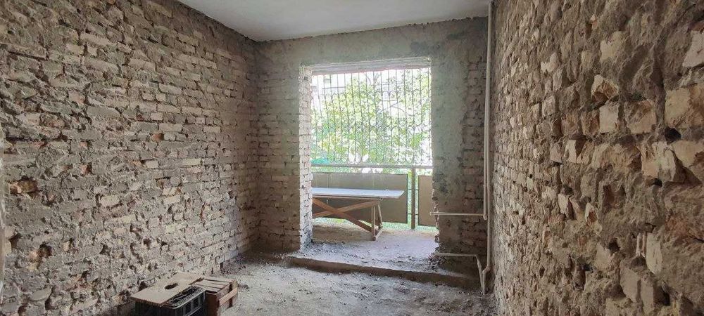 м.Х.Алимжана Дархан 3-комн 4/5 140 м² спецплан с лифтом без ремонта