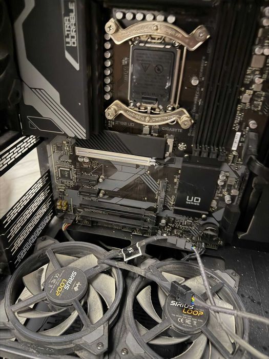 Vand Placa de baza GIGABYTE Z790 UD + Case,sursa, placa baza