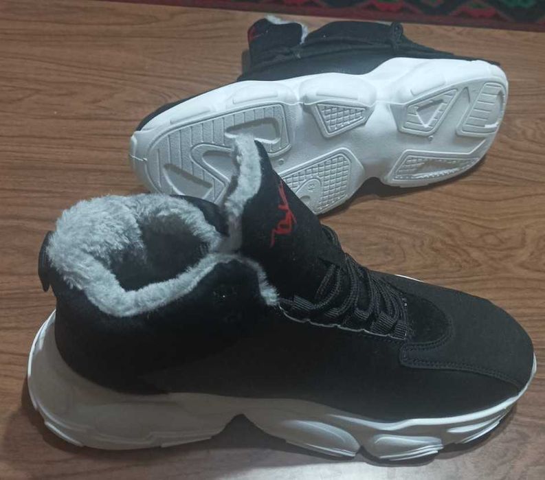 Мъжки зимни топли високи маратонки с пухена подплата