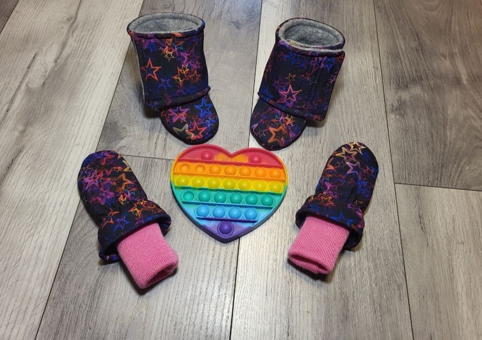 Botoșei babywearing cu lână în interior