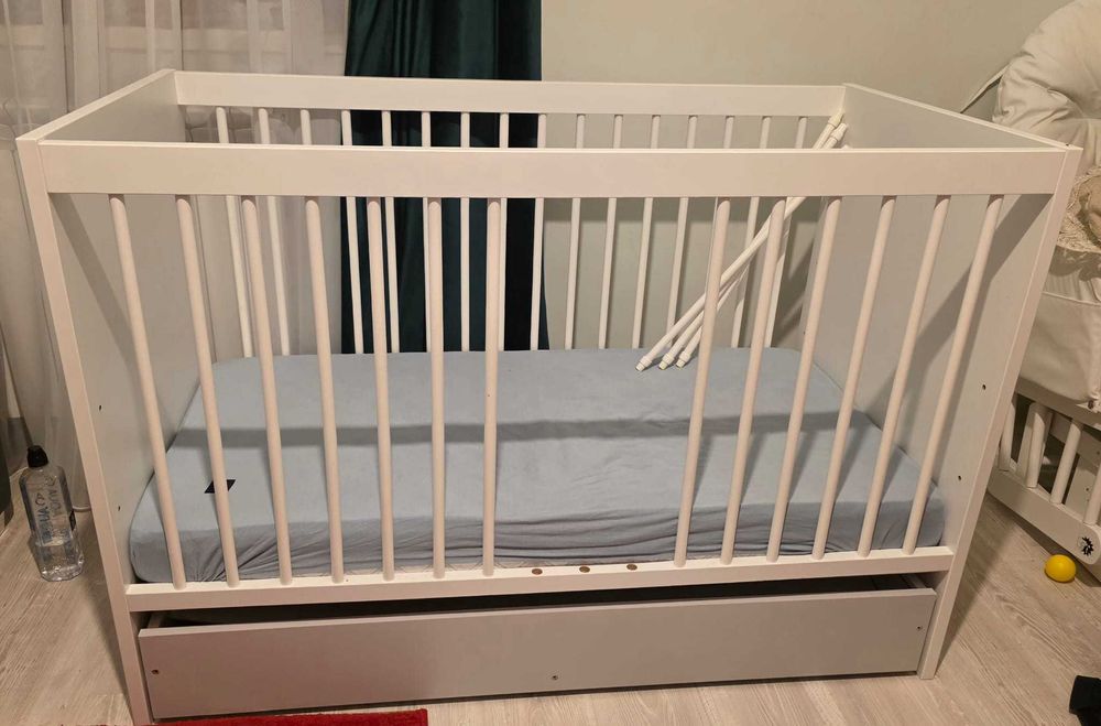 Patut lemn 120x60+sertar+saltea 3nivele, laterala cu 3 bete detasabile