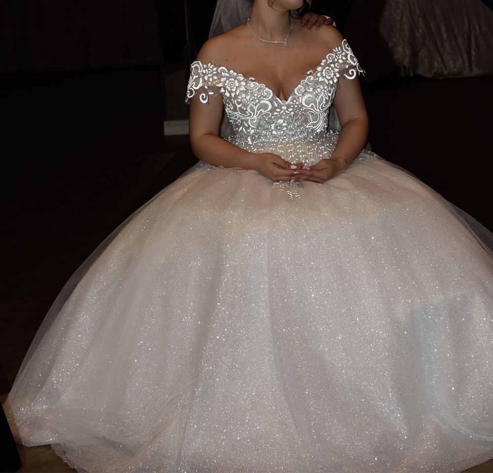 Rochie de mireasa 2024
