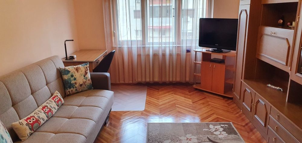 Dau in chirie  apartament 3 camere Oradea