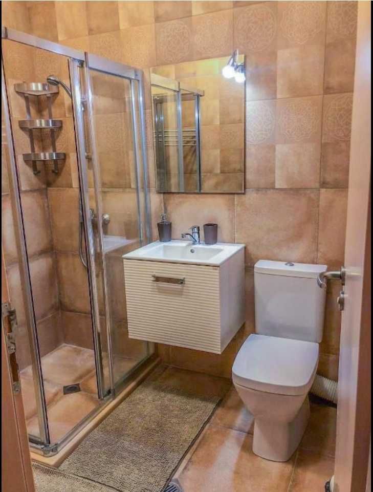 Дава се под наем Двустаен апартамент в Варна, м-т Траката - 57 кв.м за 459 € - Снимка #1