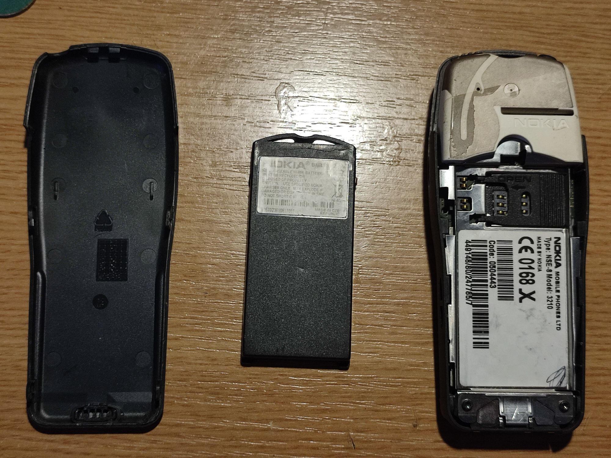 3 telefoane de colecție Nokia model 3210 + 2 baterii Nokia