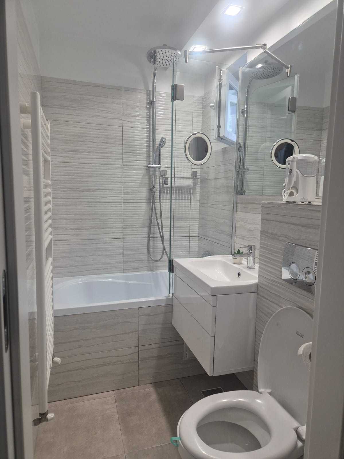 Apartament 4 camere 2 balcoane Complet mobilat si utilat.