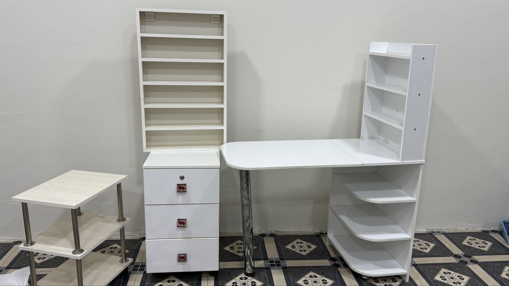 Маникюрный стол