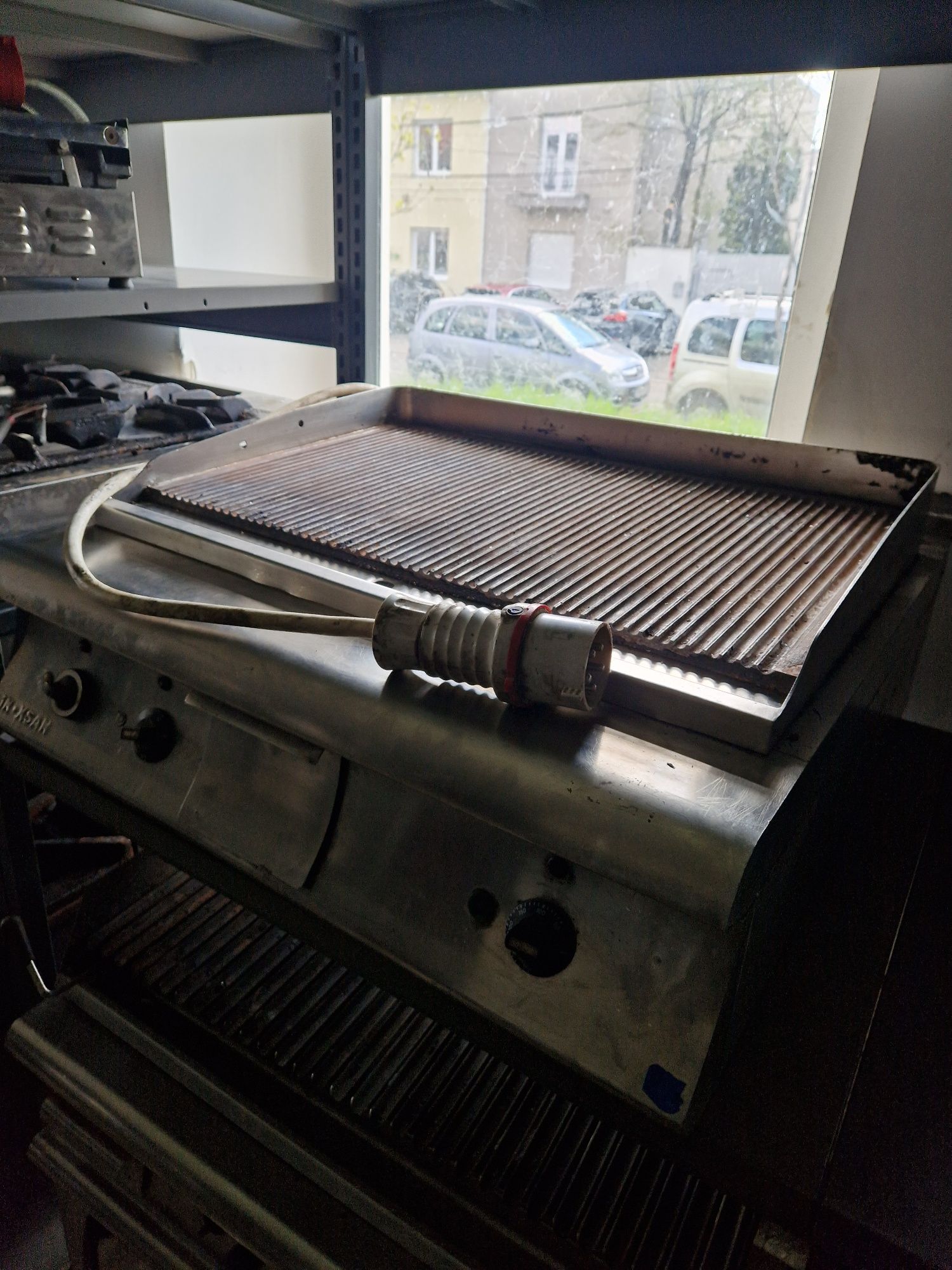 Grill  cu banc pe gaz sau la 380v, neted și striat